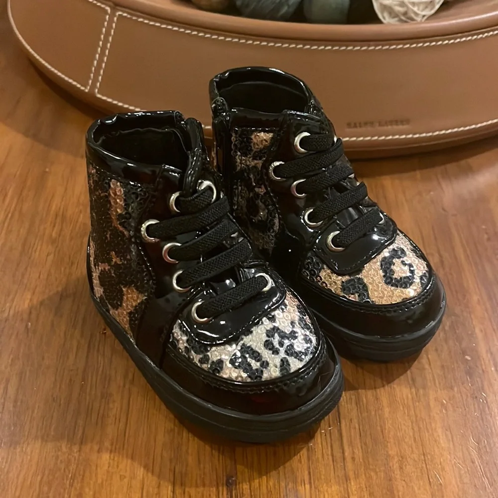 Michael Kors Baby Ivy Mist Baby Crib Booties Shoes new Infant black gold Girls 2